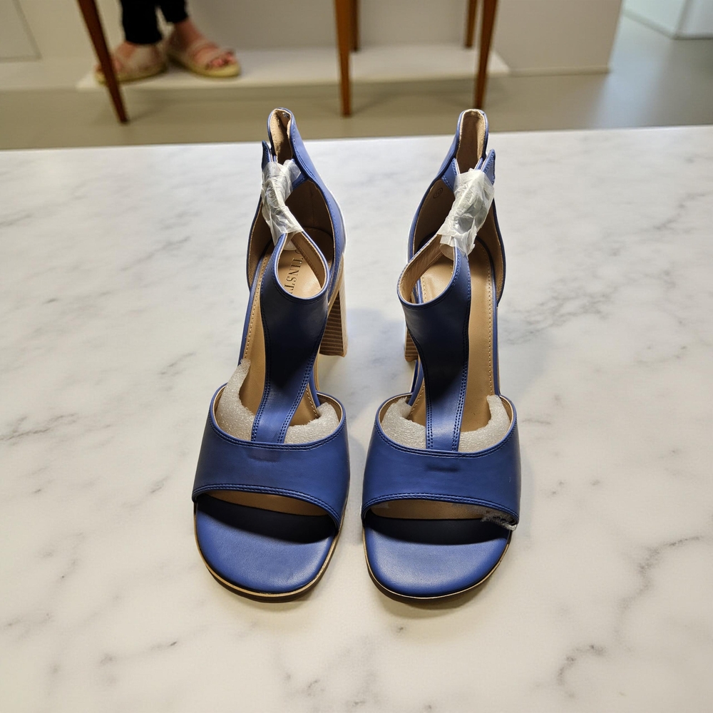 Customer Return Size 10 Tinstree Blue Women's T Strap with blocky heels